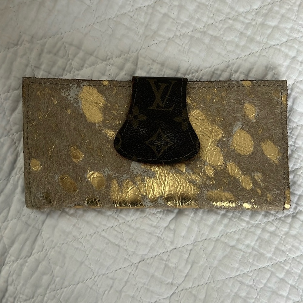 Leather and cowhide wallet
